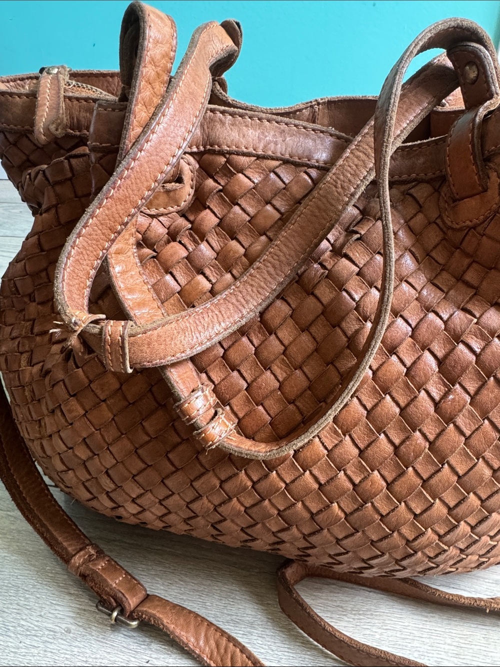 Woven Leather crossbody Bag - Picture 2 of 12
